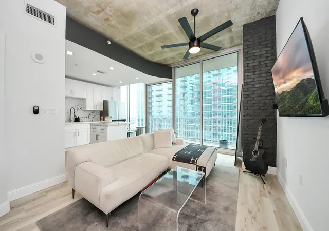 Photo 3 of Condo for sale at 5925 Almeda Rd #11616, Houston, TX 77004 | MLS# 75017665 | Listing updated on 2026-08-21