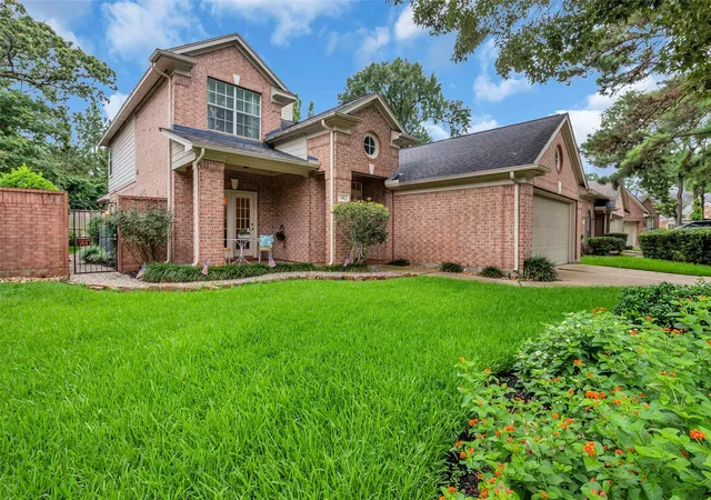 Homes for sale in The Woodlands, TX | 65 W Sienna Pl, The Woodlands, TX 77382 | MLS# 57185877