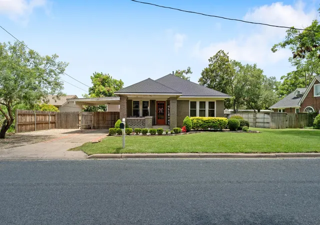 1st image of 707 Heights St, El Campo, TX 77437 | MLS# 80728318