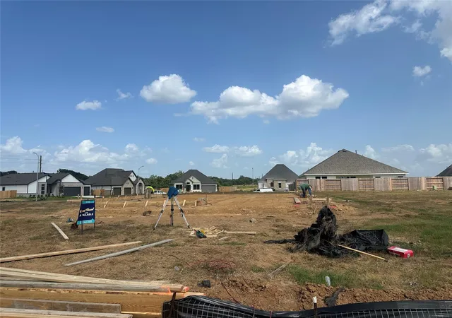 Photo 2 of Single family home for sale at 303 Fawn Hl Ln, Sealy, TX 77474 | MLS# 18256995 | Listing updated on 2026-09-16