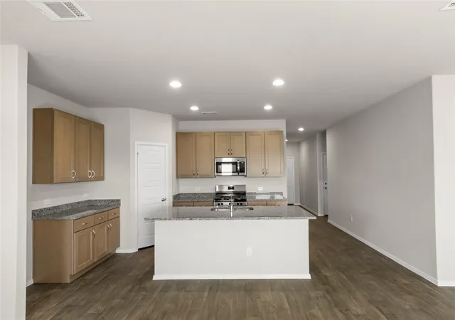 Photo 3 of Single family home for sale at 303 Fawn Hl Ln, Sealy, TX 77474 | MLS# 18256995 | Listing updated on 2026-09-16