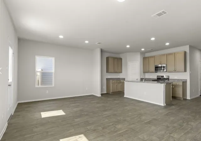 Photo 4 of Single family home for sale at 303 Fawn Hl Ln, Sealy, TX 77474 | MLS# 18256995 | Listing updated on 2026-09-16