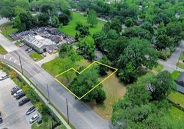 2nd image of 303 Austin St, Richmond, TX 77469 | MLS# 59210613