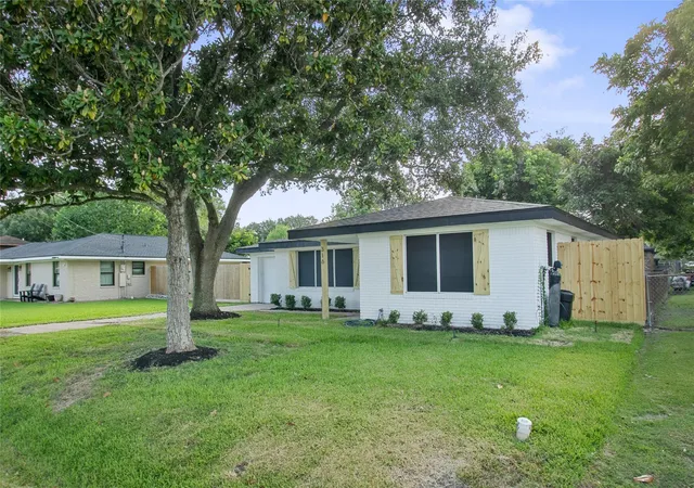Photo 3 of Sale Pending at 316 S Noble Rd, Texas City, TX 77591 | MLS# 33870584 | Listing updated on 2026-09-10