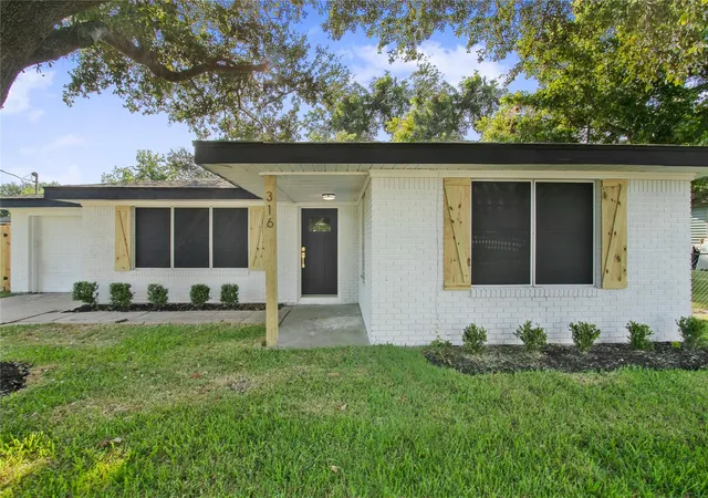 Photo 4 of Sale Pending at 316 S Noble Rd, Texas City, TX 77591 | MLS# 33870584 | Listing updated on 2026-09-10