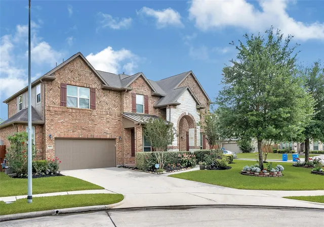 Photo 3 of Single family home for sale at 15811 Coffee Crk Ct, Houston, TX 77044 | MLS# 84484091 | Listing updated on 2026-08-21