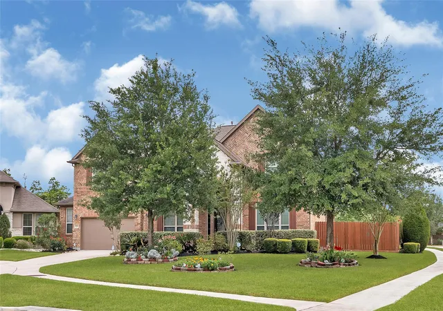 Photo 4 of Single family home for sale at 15811 Coffee Crk Ct, Houston, TX 77044 | MLS# 84484091 | Listing updated on 2026-08-21