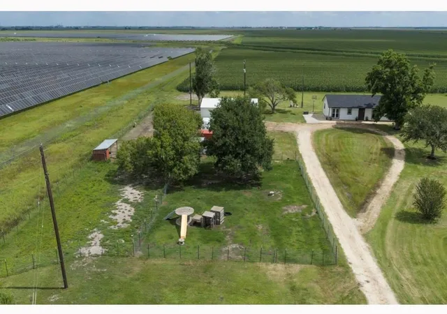 3rd image of 1737 County Road 425, Bay City, TX 77414 | MLS# 71102911