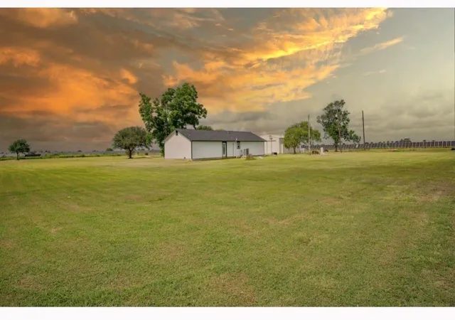 4th image of 1737 County Road 425, Bay City, TX 77414 | MLS# 71102911