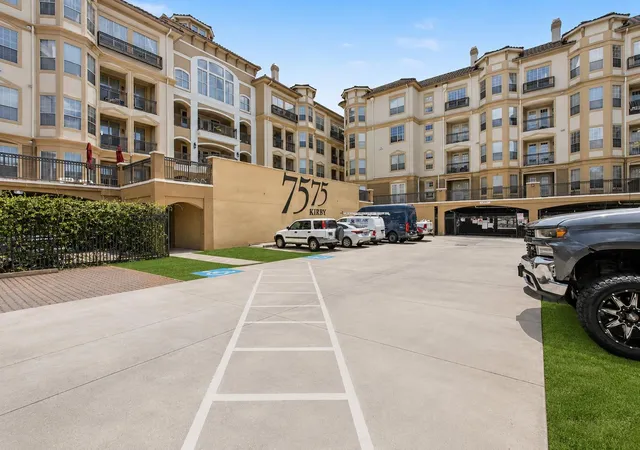 3rd image of 7575 Kirby Dr #1113, Houston, TX 77030 | MLS# 34307772
