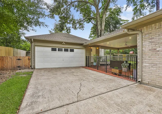 5th image of 2407 Trail River Dr, Kingwood, TX 77345 | MLS# 57774033