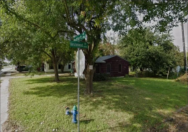 Photo 2 of Sale Pending at 5235 Bellfort St, Houston, TX 77033 | MLS# 38181569 | Listing updated on 2026-09-02
