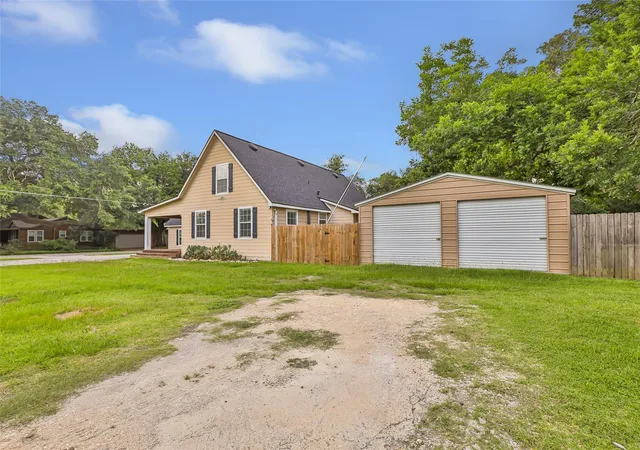 3rd image of 202 E Kay St, Dayton, TX 77535 | MLS# 88610700