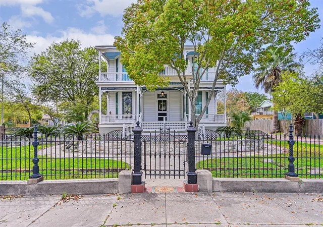 Photo 1 of Single family home for sale at 1021 35th Street, Galveston, TX 77550 | MLS# 18212983 | Listing updated on 2026-08-05