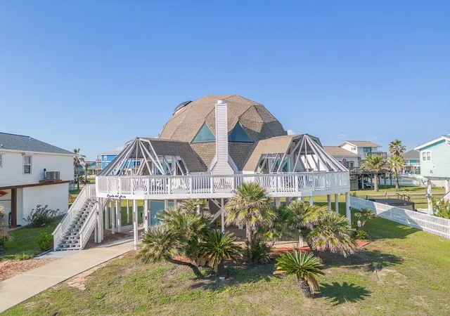 Photo 1 of Single family home for sale at 22814 Verano Dr, Galveston, TX 77554 | MLS# 90594394 | Listing updated on 2026-09-17