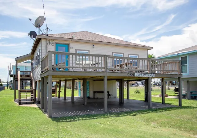 Homes for sale in Crystal Beach, TX | 959 S East Rd, Crystal Beach, TX 77650 | MLS# 40827788