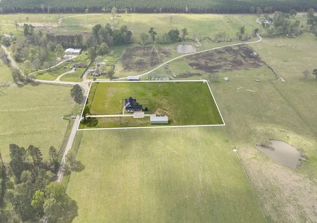 2nd image of 308 Grimes Cemetary Rd, Lufkin, TX 75901 | MLS# 70675809