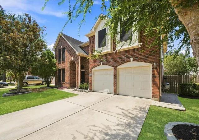 Photo 3 of Single family home for sale at 10827 Oak Acres Dr, Houston, TX 77065 | MLS# 15410374 | Listing updated on 2026-09-08