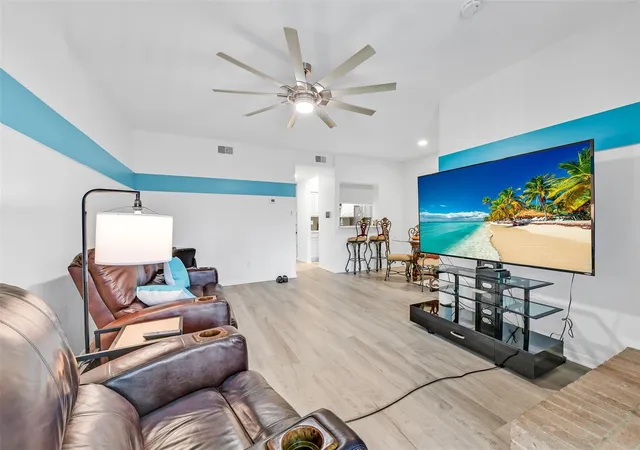 5th image of 4001 Nasa Pkwy #232, El Lago, TX 77586 | MLS# 43490635