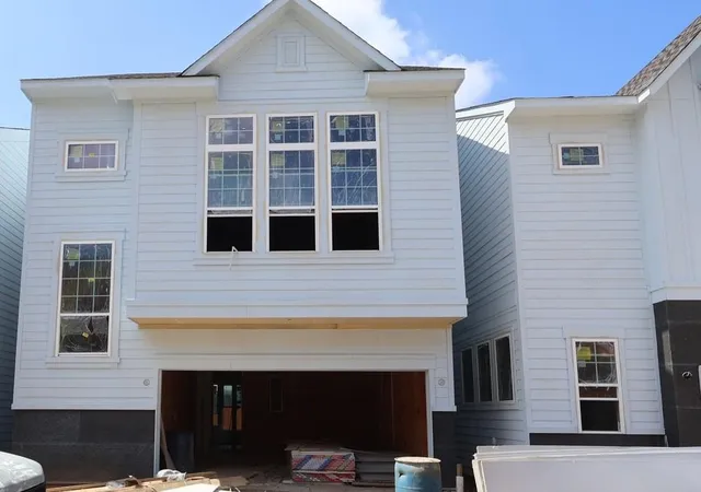 Photo 2 of Single family home for sale at 16019 Hayes Park Dr, Houston, TX 77079 | MLS# 13403434 | Listing updated on 2026-09-27