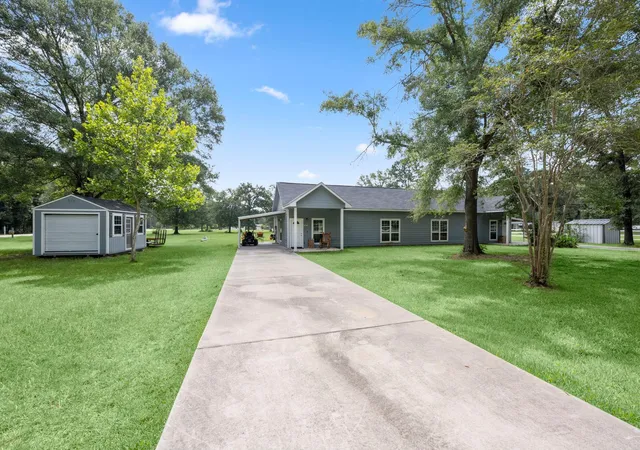 Photo 2 of Sale Pending at 10871 Coaster Ln, Conroe, TX 77306 | MLS# 25014976 | Listing updated on 2026-09-17