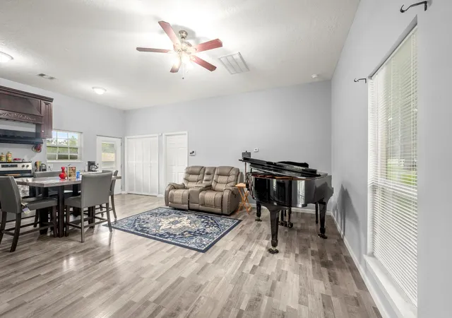 Photo 3 of Sale Pending at 10871 Coaster Ln, Conroe, TX 77306 | MLS# 25014976 | Listing updated on 2026-09-17