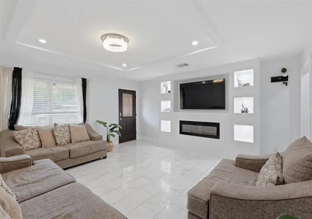 Photo 2 of Sale Pending at 7027 Kingsway Dr, Houston, TX 77087 | MLS# 62341950 | Listing updated on 2026-09-19