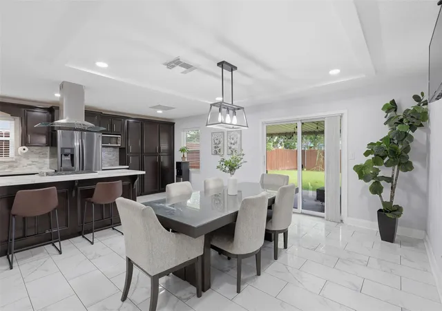 Photo 3 of Sale Pending at 7027 Kingsway Dr, Houston, TX 77087 | MLS# 62341950 | Listing updated on 2026-09-19