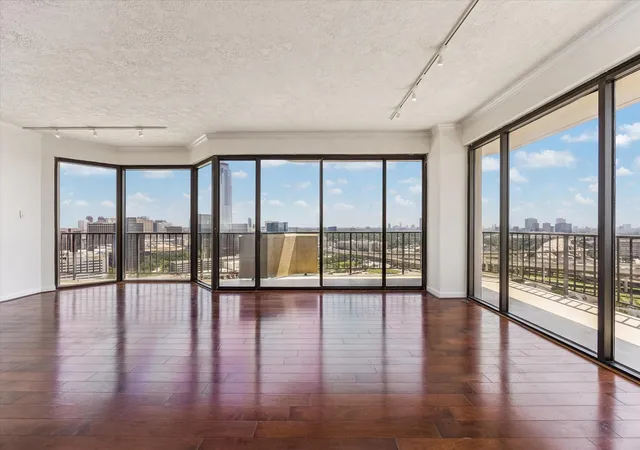 4th image of 3350 Mccue Rd #2204, Houston, TX 77056 | MLS# 43686646