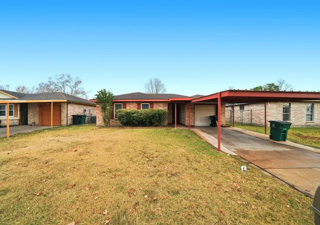 Photo 1 of Sale Pending at 5139 Kilkenny Dr, Houston, TX 77048 | MLS# 41065767 | Listing updated on 2026-09-12