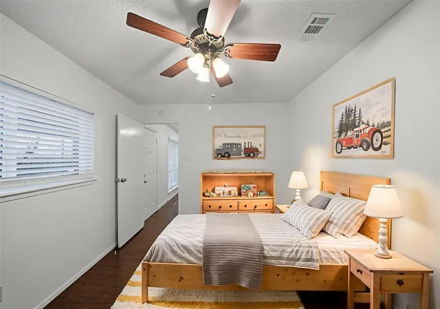 Photo 4 of Sale Pending at 5139 Kilkenny Dr, Houston, TX 77048 | MLS# 41065767 | Listing updated on 2026-09-12