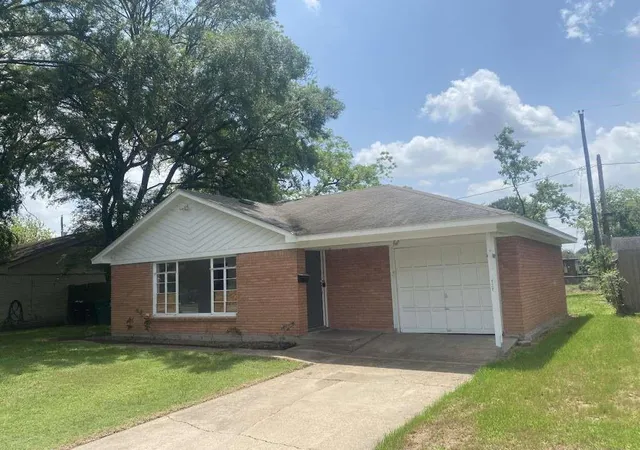 1st image of 121 E Riverwood Dr, Houston, TX 77076 | MLS# 3509857