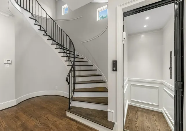 4th image of 3709 Somerset Commons Ln, Houston, TX 77055 | MLS# 73945066