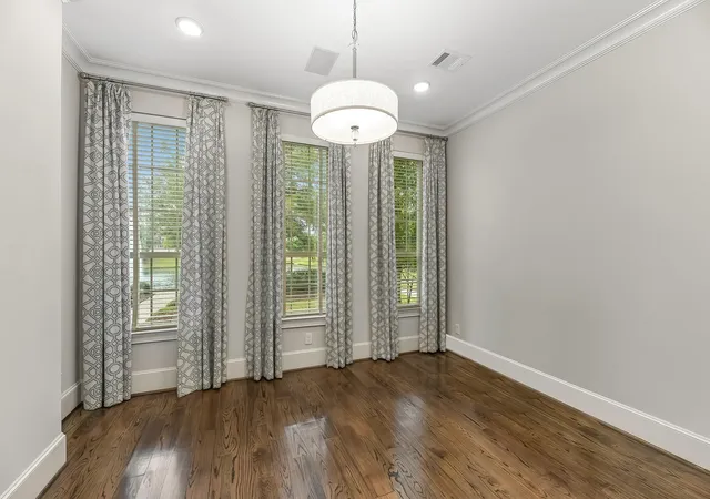 5th image of 3709 Somerset Commons Ln, Houston, TX 77055 | MLS# 73945066