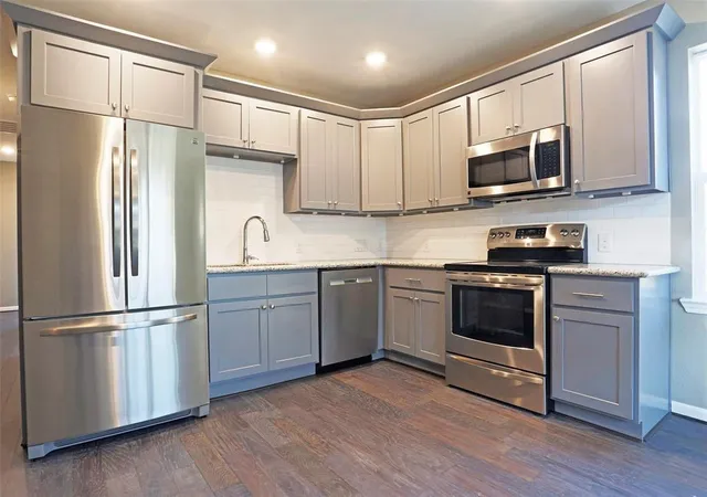2nd image of 1501 Hawthorne St, Houston, TX 77006 | MLS# 71709559
