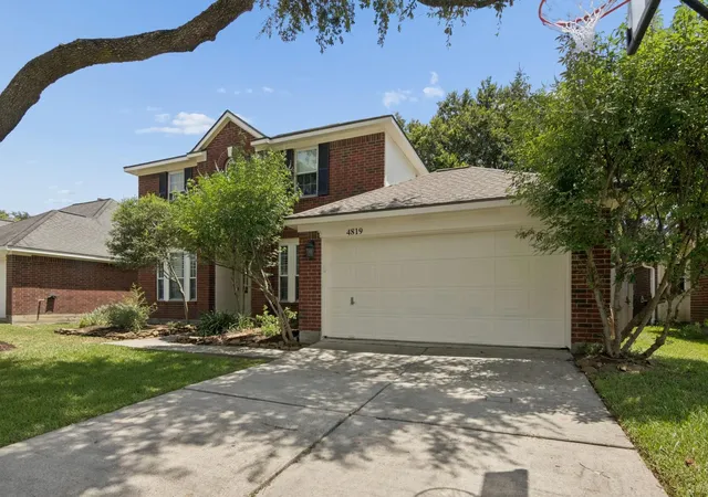 3rd image of 4819 Stone Harbor Dr, Friendswood, TX 77546 | MLS# 35248510