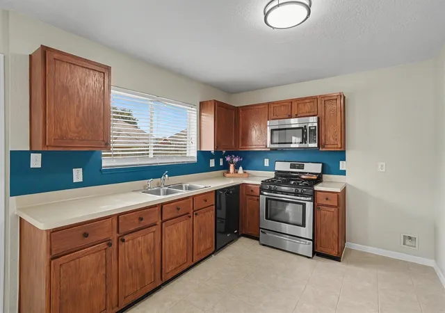 Photo 3 of Single family home for sale at 3105 Centennial Village Dr, Pearland, TX 77584 | MLS# 38955918 | Listing updated on 2026-09-13