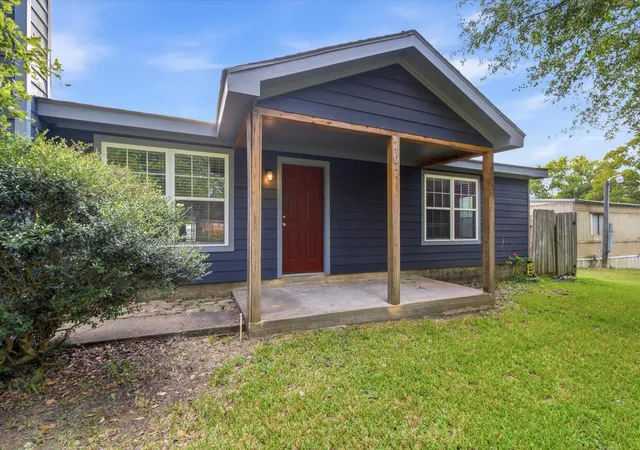 3rd image of 707 Layl Dr, Liberty, TX 77575 | MLS# 61056632