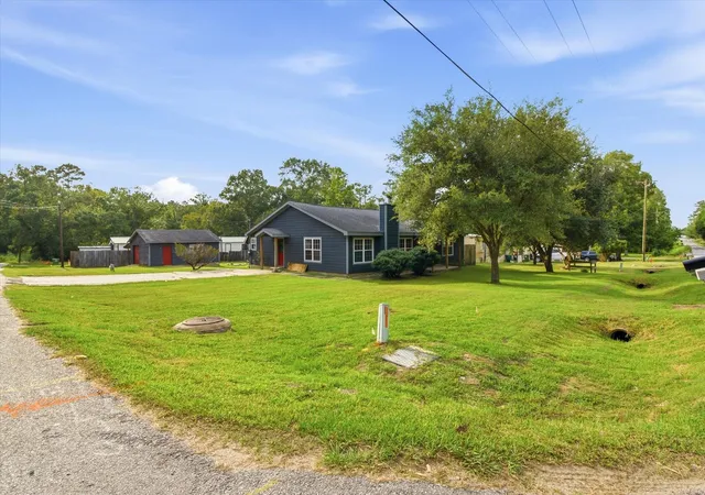 4th image of 707 Layl Dr, Liberty, TX 77575 | MLS# 61056632