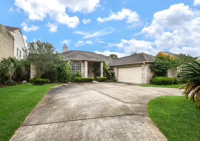 1st image of 8022 Duffield Ln, Houston, TX 77071 | MLS# 64738161