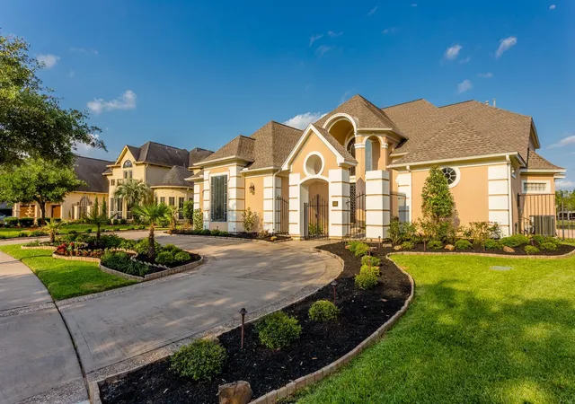 Photo 3 of Single family home for sale at 14 Lake Mist Ct, Sugar Land, TX 77479 | MLS# 53783235 | Listing updated on 2026-08-30