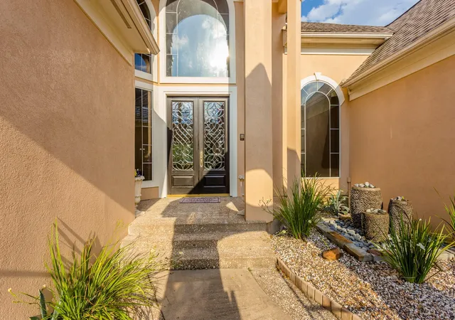 Photo 3 of Single family home for sale at 14 Lake Mist Ct, Sugar Land, TX 77479 | MLS# 53783235 | Listing updated on 2026-08-30
