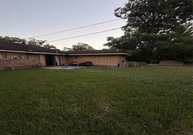 5th image of 5715 Waterford Dr, Houston, TX 77033 | MLS# 44891306