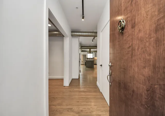 Photo 2 of Sale Pending at 1005 S Shepherd Dr #616, Houston, TX 77019 | MLS# 33247314 | Listing updated on 2026-08-20