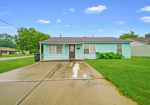 Homes for sale in Houston, TX | 5003 Ridgeway Dr, Houston, TX 77033 | MLS# 80306353