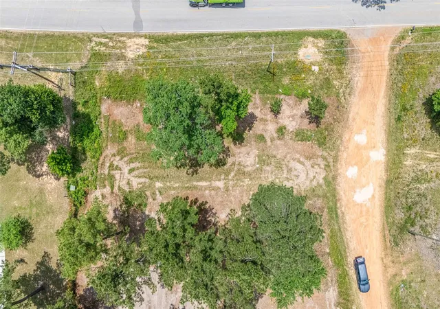 2nd image of 13907 Willis Waukegan Rd, Conroe, TX 77303 | MLS# 76962126