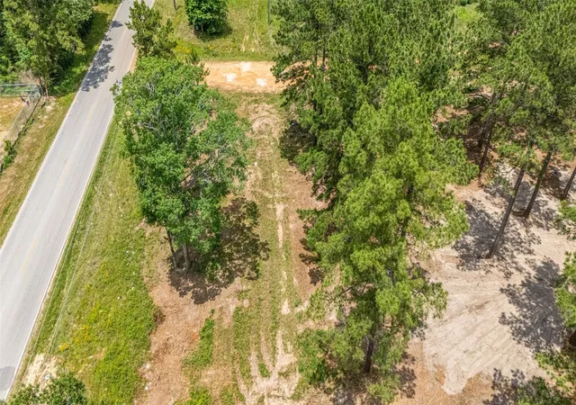 3rd image of 13907 Willis Waukegan Rd, Conroe, TX 77303 | MLS# 76962126