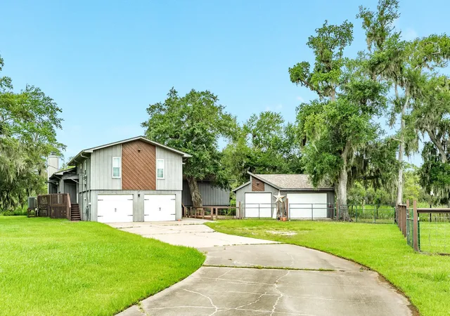 Homes for sale in Lake Jackson, TX | 1 Buffalo Ct, Lake Jackson, TX 77566 | MLS# 14698826
