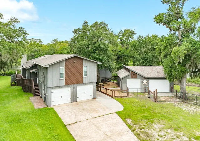 Homes for sale in Lake Jackson, TX | 1 Buffalo Ct, Lake Jackson, TX 77566 | MLS# 14698826