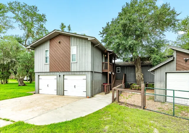 Homes for sale in Lake Jackson, TX | 1 Buffalo Ct, Lake Jackson, TX 77566 | MLS# 14698826